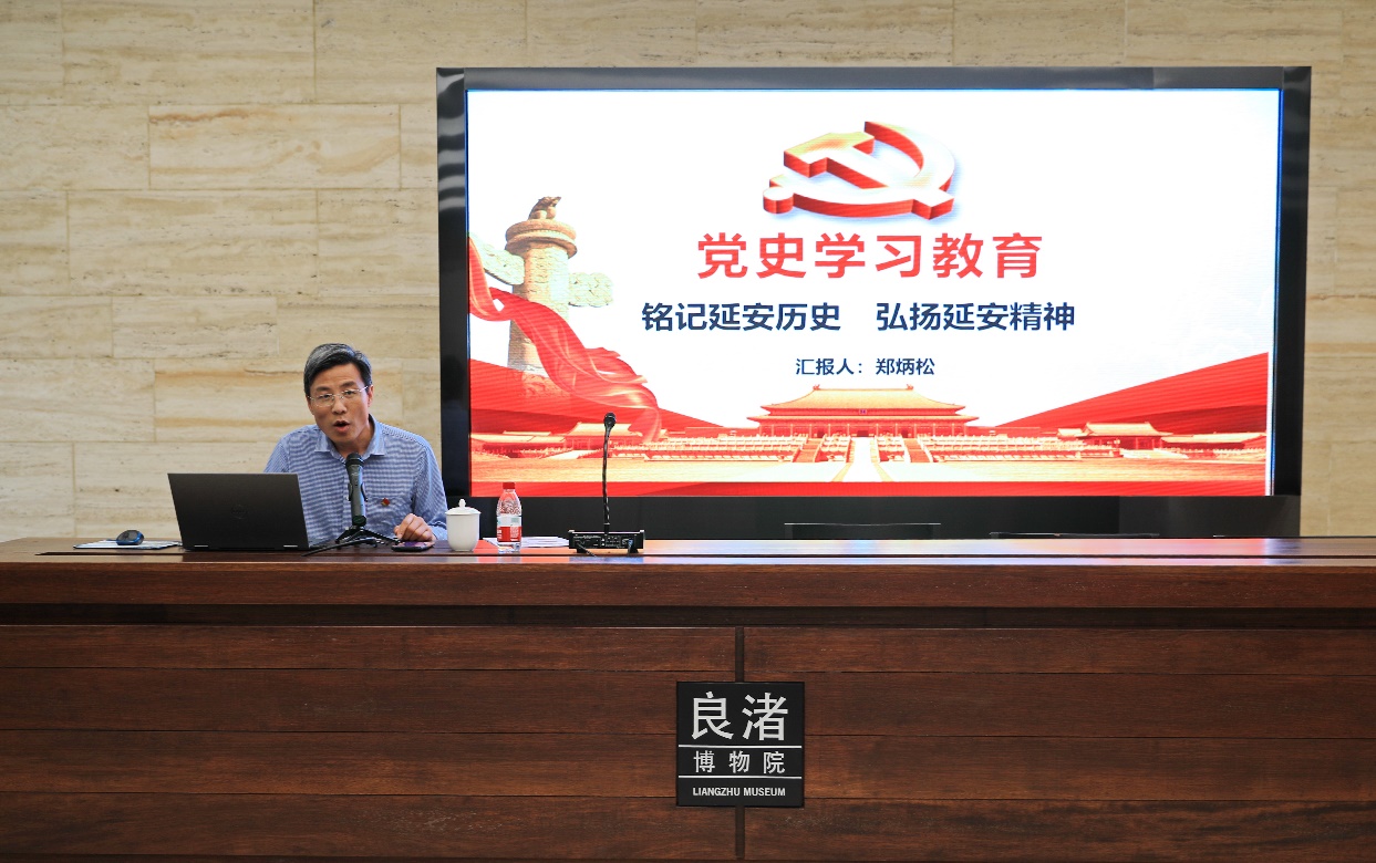 电视屏幕在桌子上描述已自动生成